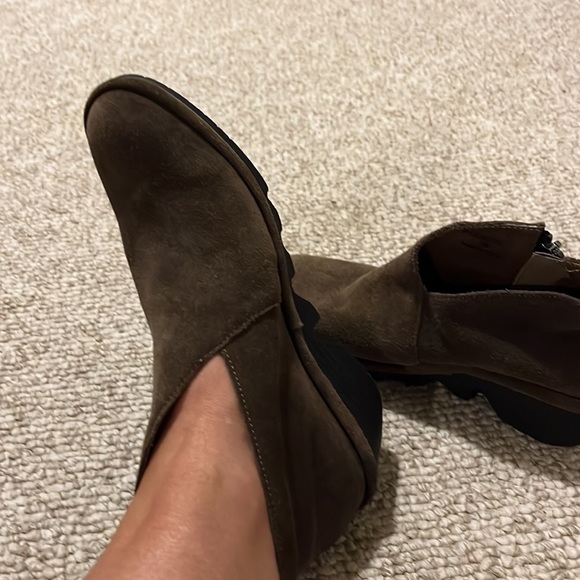 FLY London SZ 39 US SZ 8.5 suede ankle boots. Preowned in great condition. - Picture 8 of 14